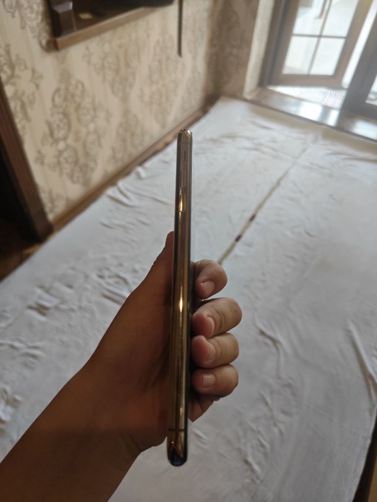 Iphone xs max 64 gb bitta aybi oynasi singab ekranga otmagan yomkst 79