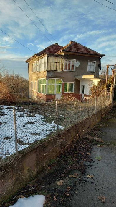 Продавам къща в с.Главан област Стара Загора, община Гълъбово.