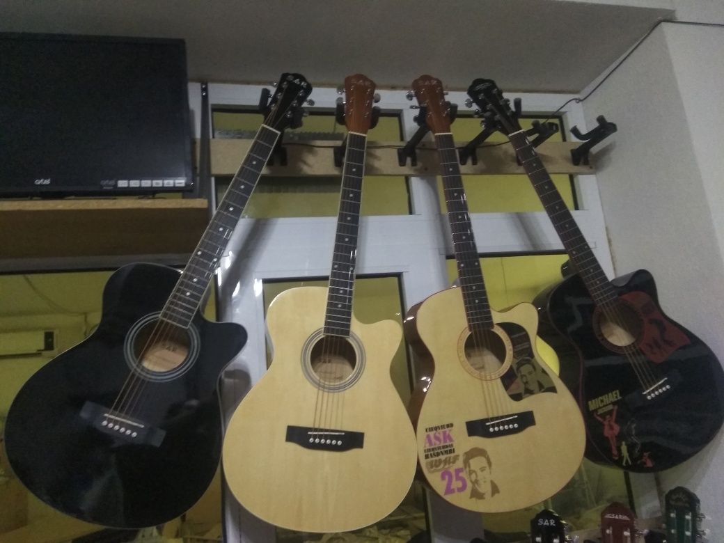 SAR 40 razmer gitaralar sotiladi