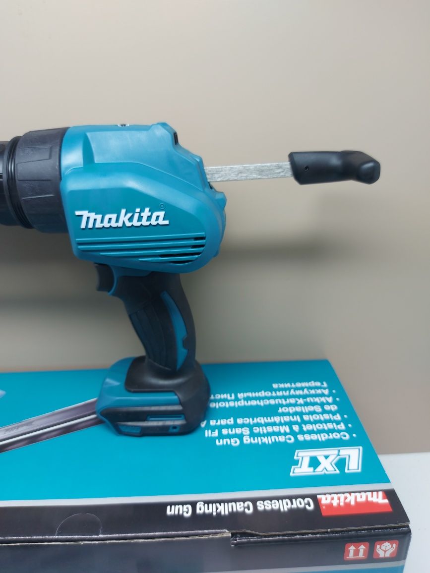 Акумулаторен пистолет за силикон Makita DCG180Z.