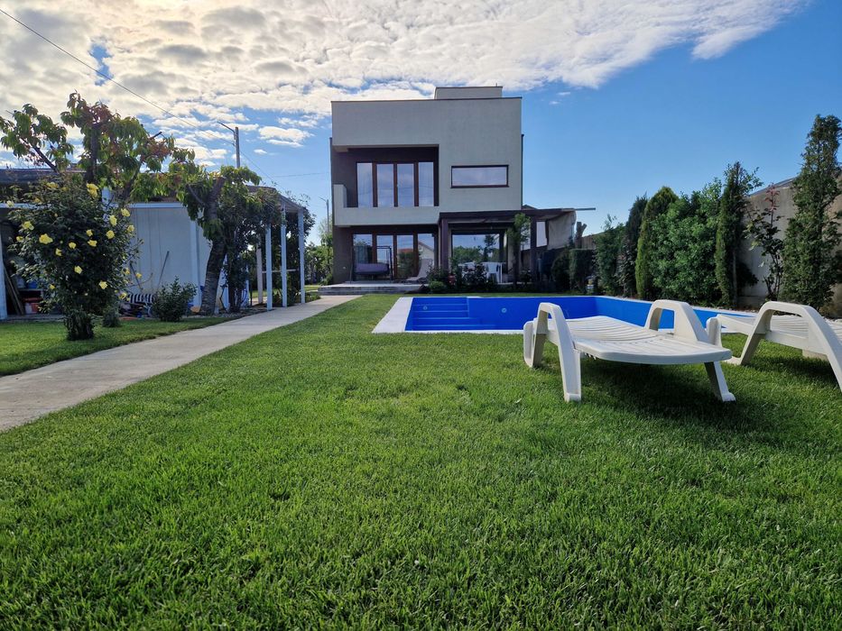 Vila de inchiriat, 4 camere, incalzire in pardosela, curte 800 m²