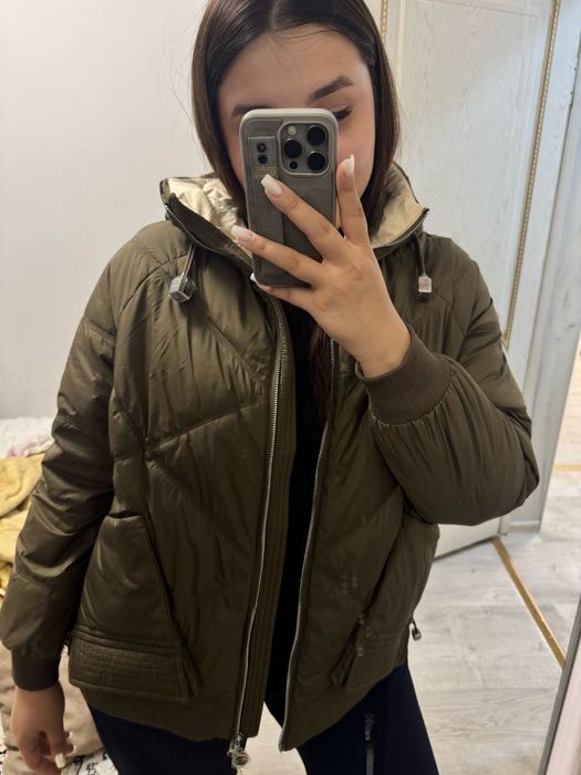 Продается молодежная новая куртка 50 размер маломерка