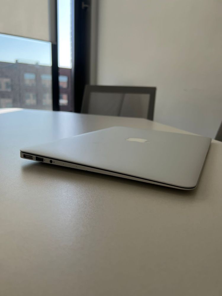 MacBook Air (13-inch, 2017)