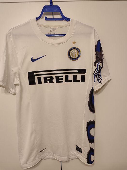 Продавам тениска на Интер и Милан