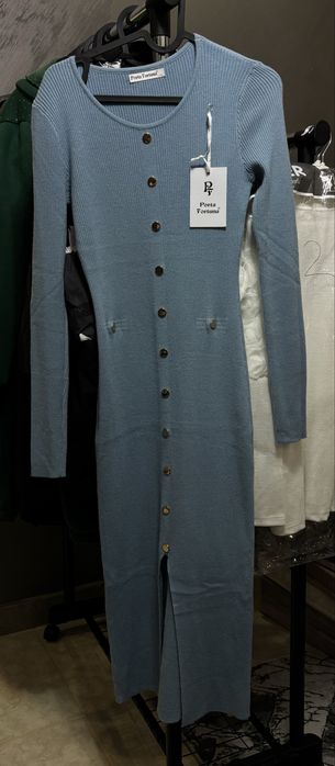 Синя дълга рокля