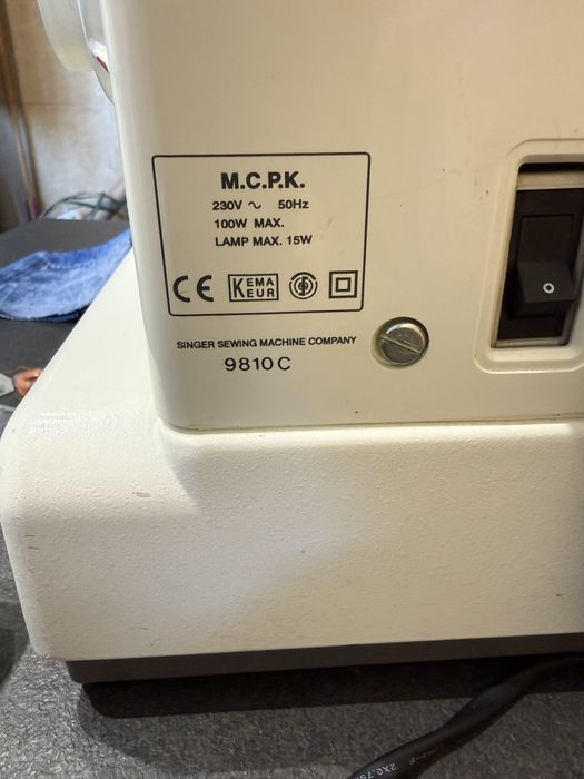 Masina de cusut automata si brodat SINGER