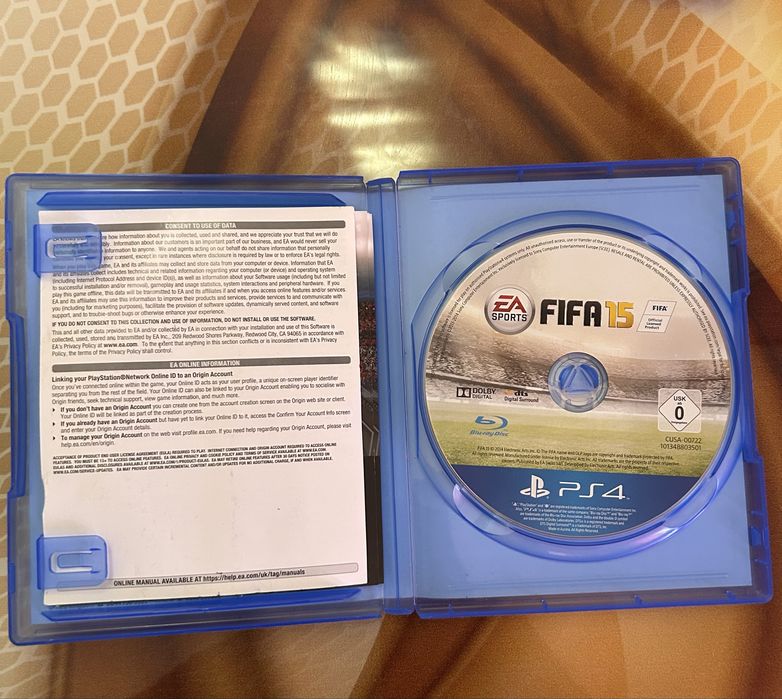 Vand fifa 15  in stare buna
