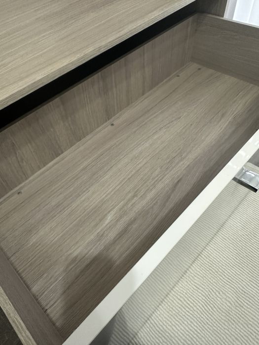 Vând comodă cu 2 sertare