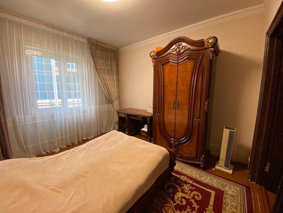 Продаётся квартира Юнусобод Шахристанская 4 ком рядом метро карзинка