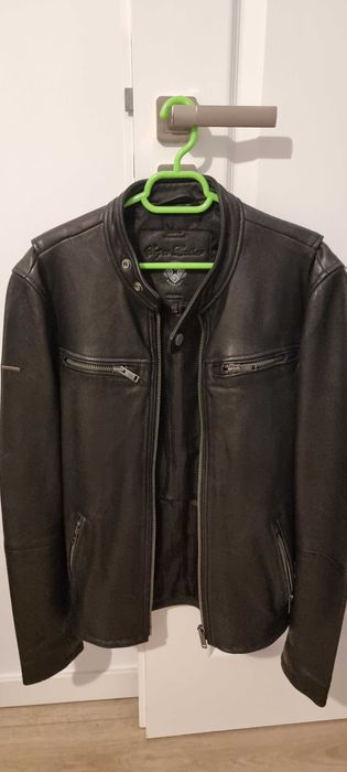 Vând geaca din piele Superdry