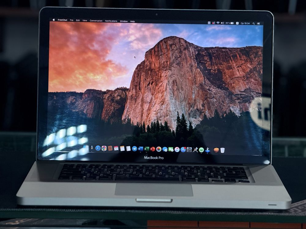 Macbook Pro intel core i7 8/740GB yaxshi holatda