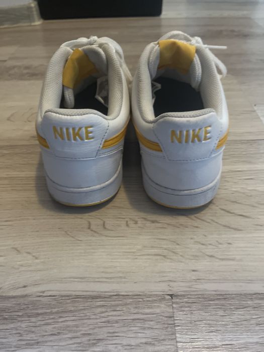 Nike Court Vision galbeni