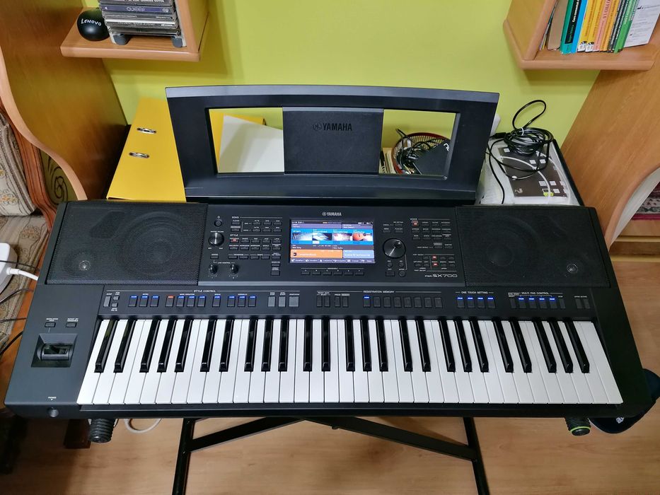 Orga Yamaha PSR-SX700 (Husa+stativ+pedala+stil/ritm)