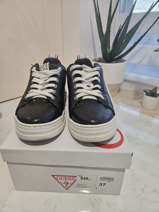 Vand adidasi guess