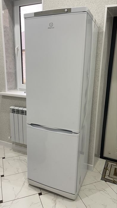 Холодильник Indesit