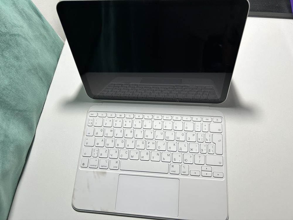 Magic Keyboard Folio для iPad 10/A16