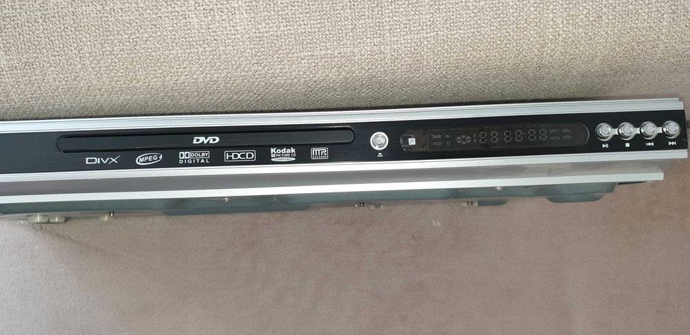 Video casetofon cu dvd LG  !