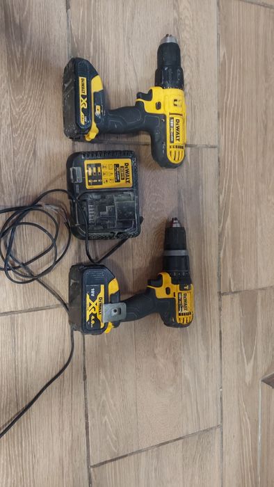 Vând două bormașini dewalt