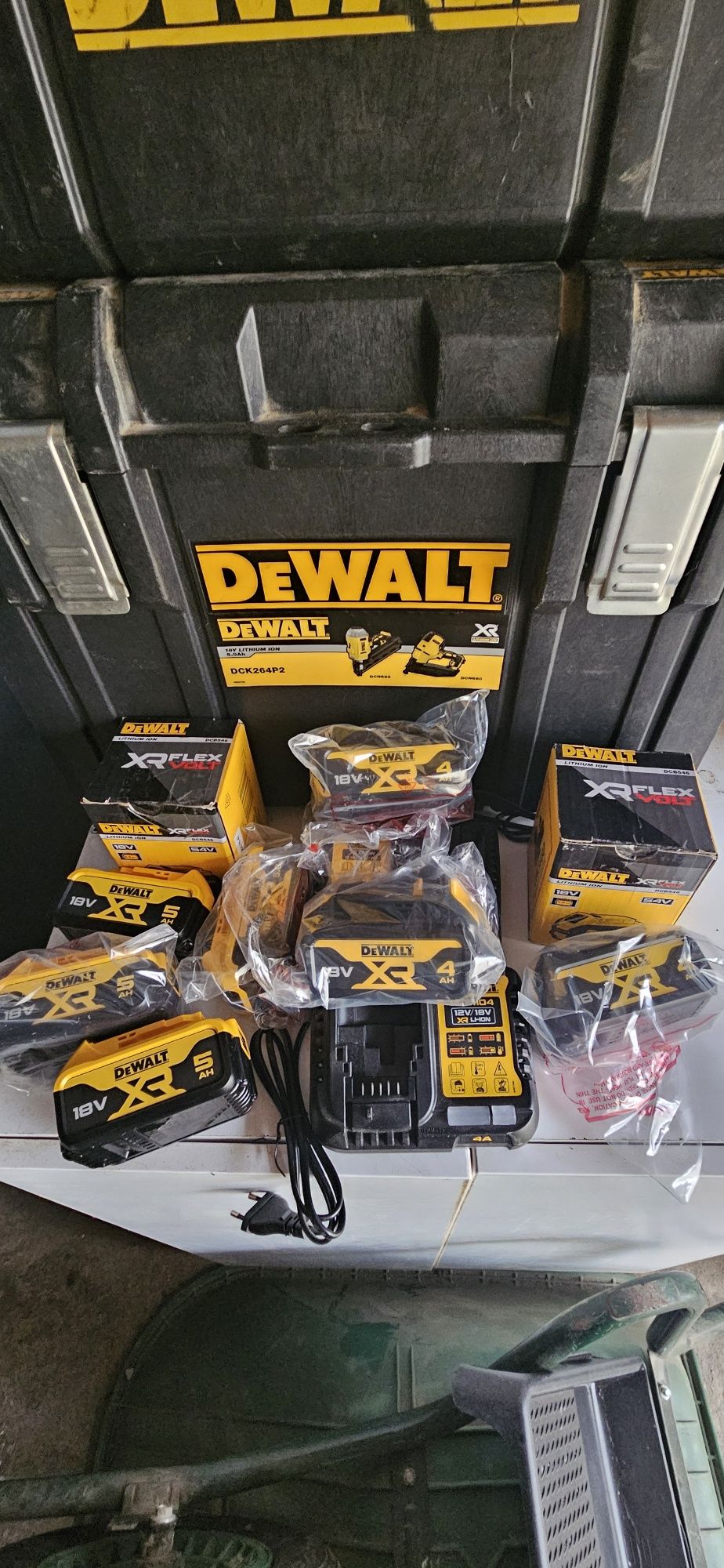 Încărcătoare si acumulatori Dewalt