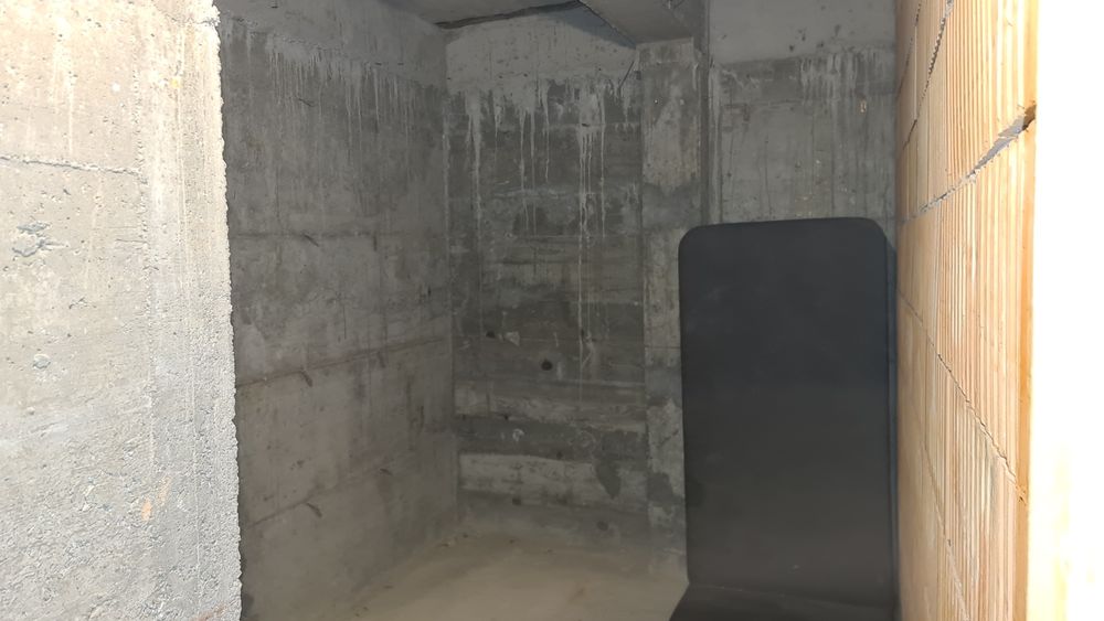 Închiriez loc de parcare și o boxă