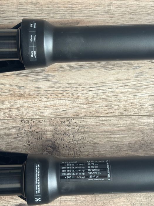 Вилка Rockshox recon silver 27.5 140mm 2025г.