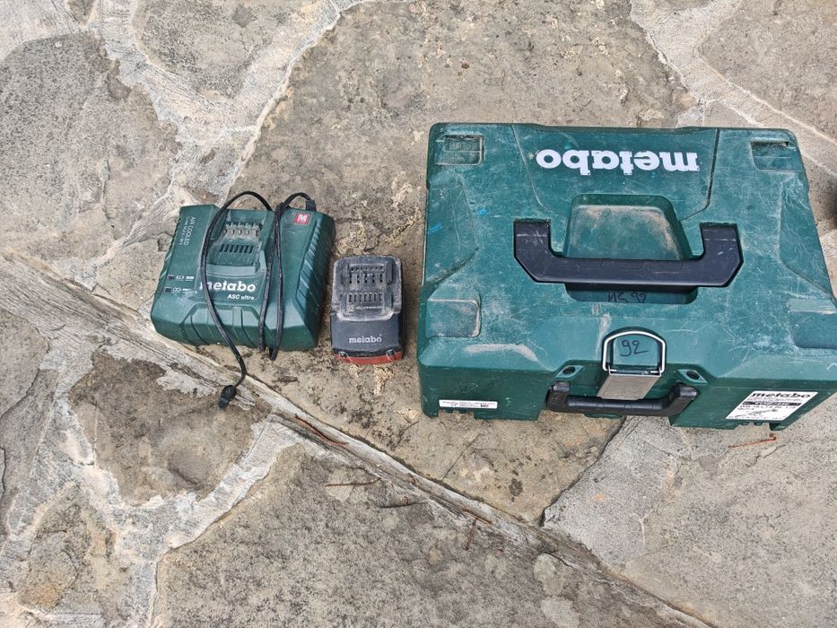 Продавам акумулаторен ъглошлайф  metabo