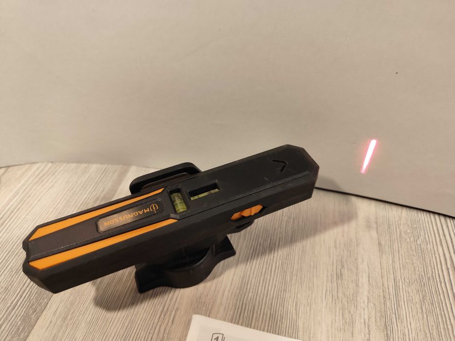 Nivela laser Magnusson punct si linie