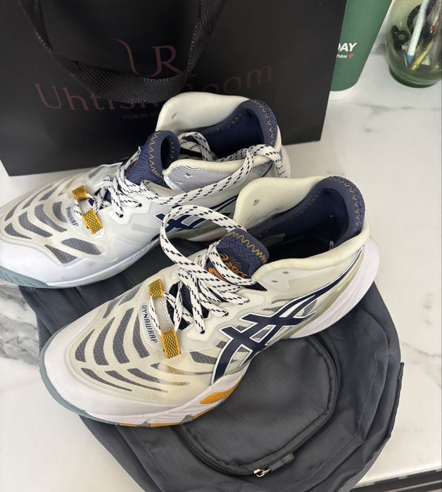 Продам Асикс кроссовки