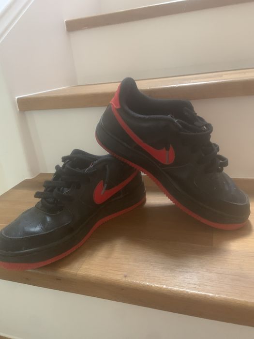 Nike air force 1 rosu-negru nr 38