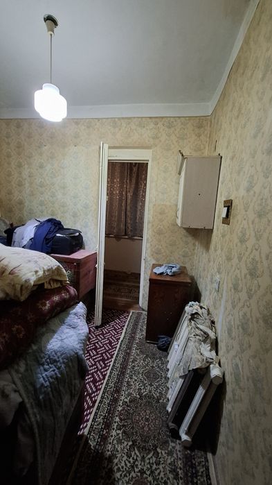 Тезда 6микраёнда 1хона 2этаж квартира сотилади