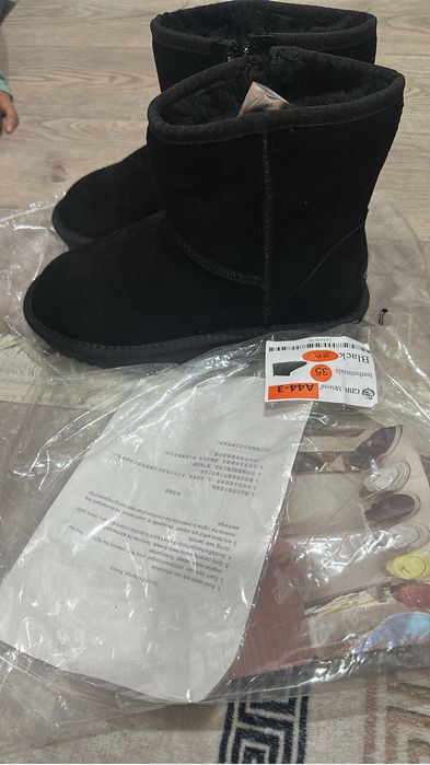 Продам обувь угги 35 размер натуралка новые