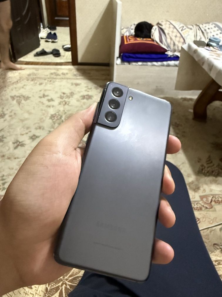 Samsung galaxy S21 o'zi 256 talik