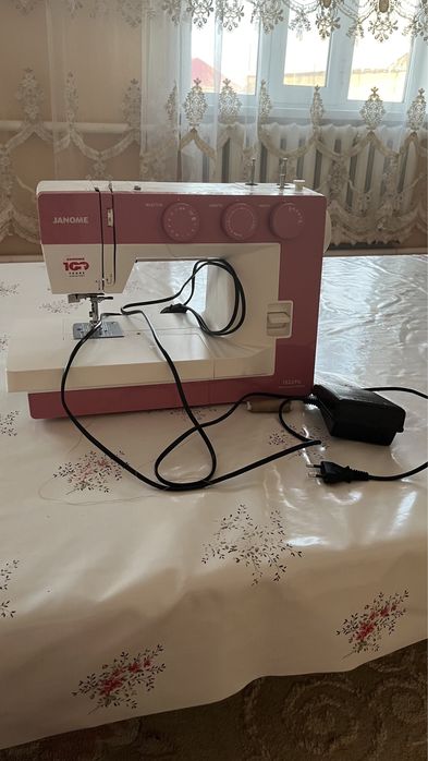Машинка Janome