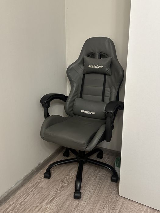 Игровое кресло в хорошем состоянии