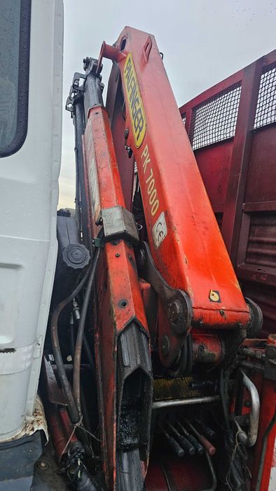 Renault cu macara si basculabil