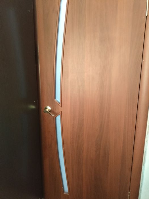 Продам межкомнатную дверь