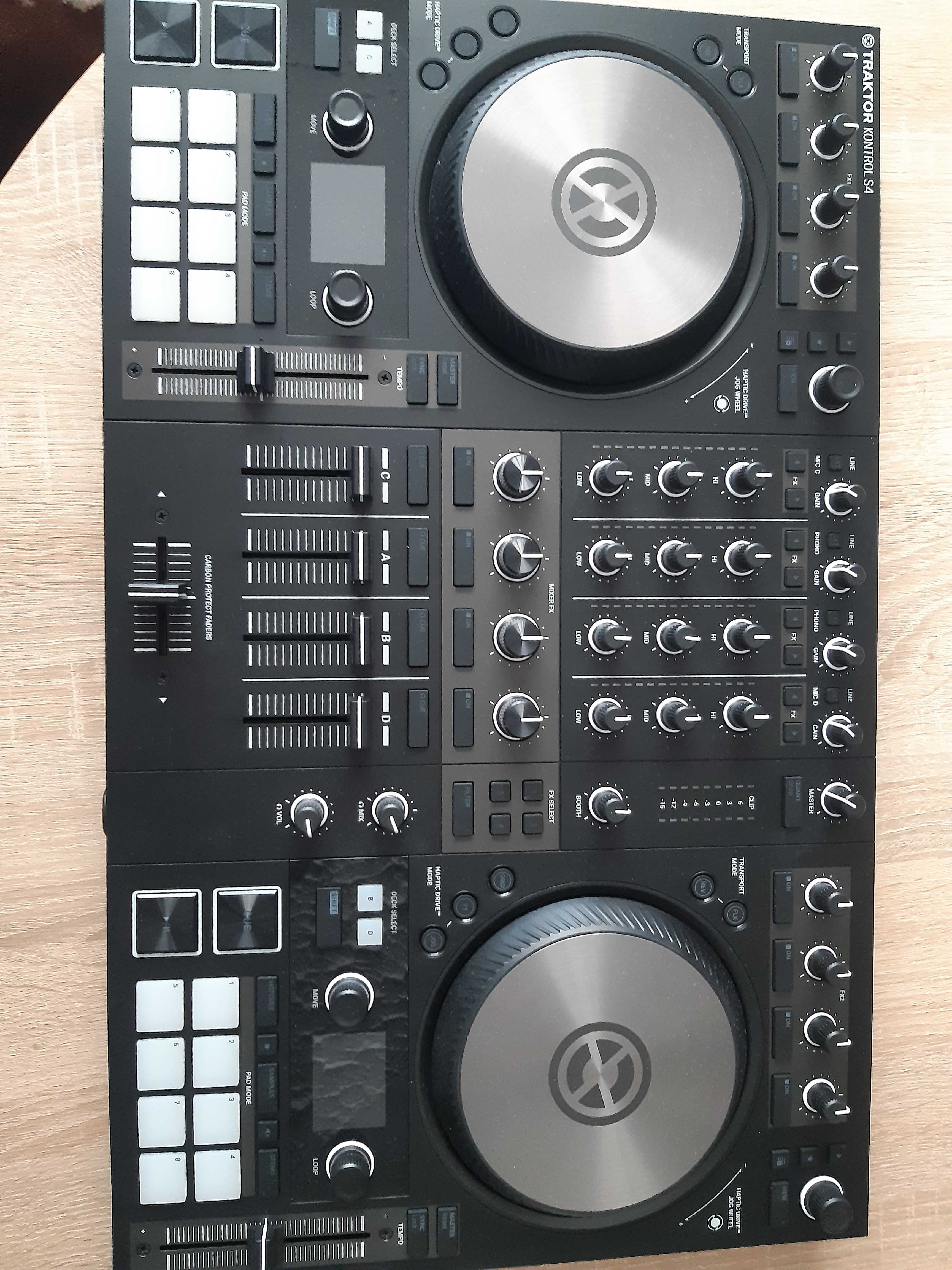 Consolă Traktor S4 MK3