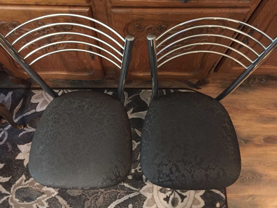 масичка стъклена с два стола