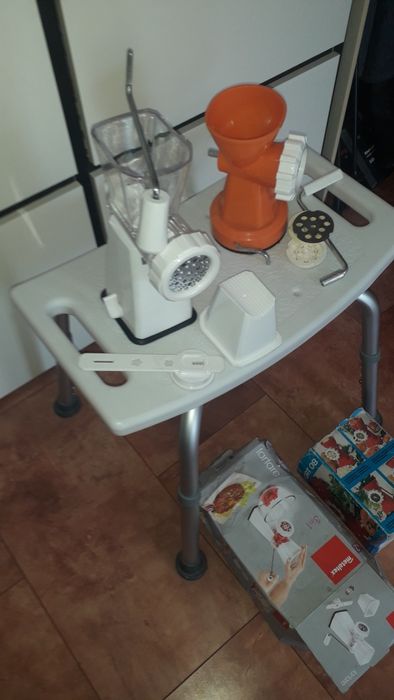 Masina de tocat carne cu ventuza