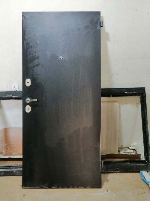 Продам входную дверь