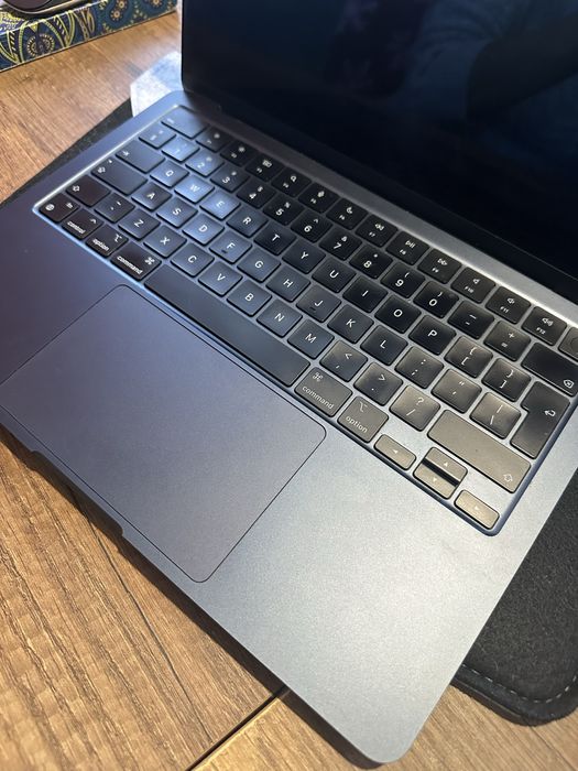 MacBook Air 13" (2024, M3, 16GB, 512GB SSD) + ПОДАРЪК ЧАНТА ЗА ЛАПТОП