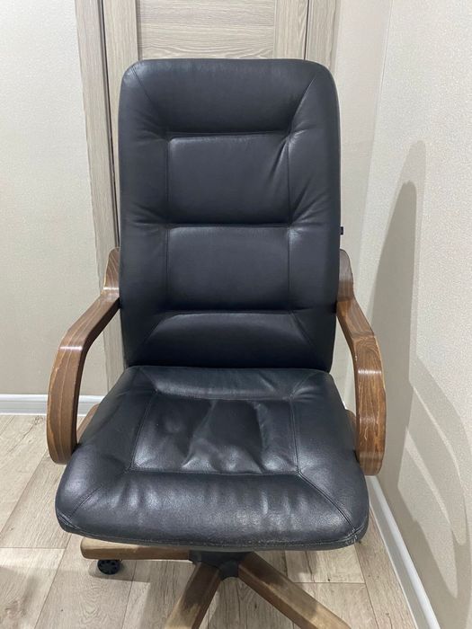 Продам кожанное кресло