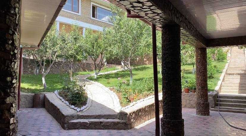 Чимган  14 соток  Дача с бассейном и предгорье. AMIRSOY, Канатка!