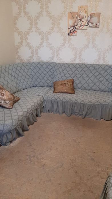 Отдам угловой диван с креслом