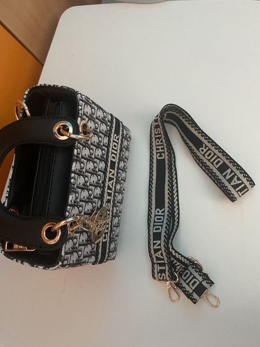 Geantă tip Christian Dior Book Tote Mini – Model Clasic Monogram