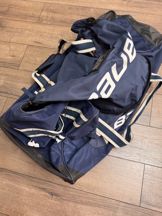 Продам хоккейную сумку фирмы Bauer.