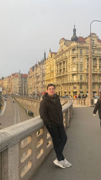 Репетитор по математике, экономике (возможно на английском языке)