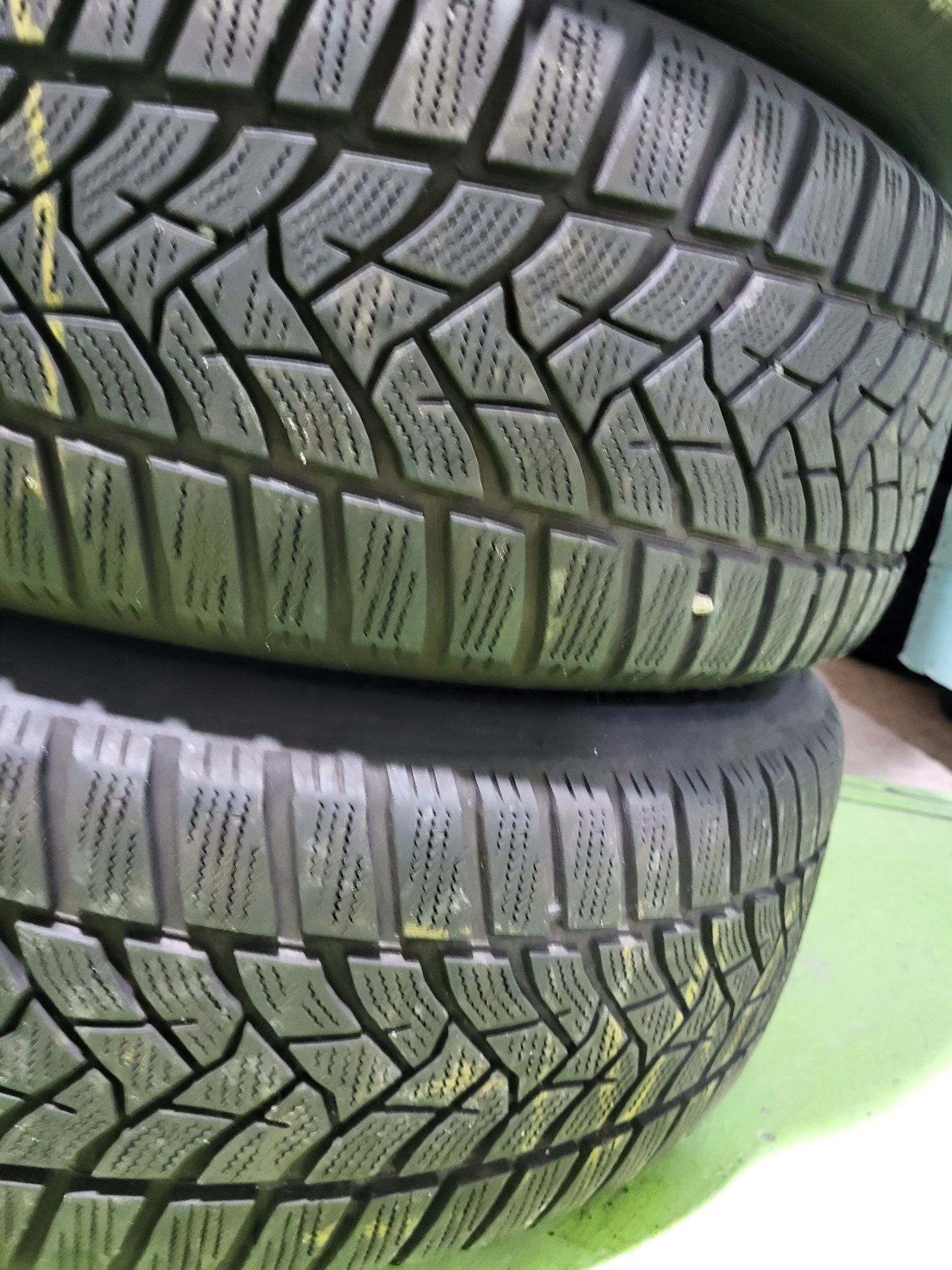 4 бр зимни 215/60/16 Dunlop