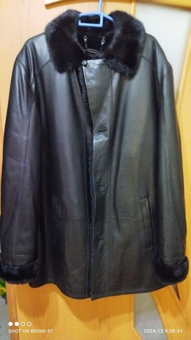 Продам зимнюю кожаную куртку 54 размер