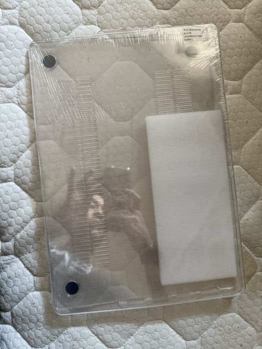 Защитный чехол для Макбук Pro 16, а так же похожих размеров